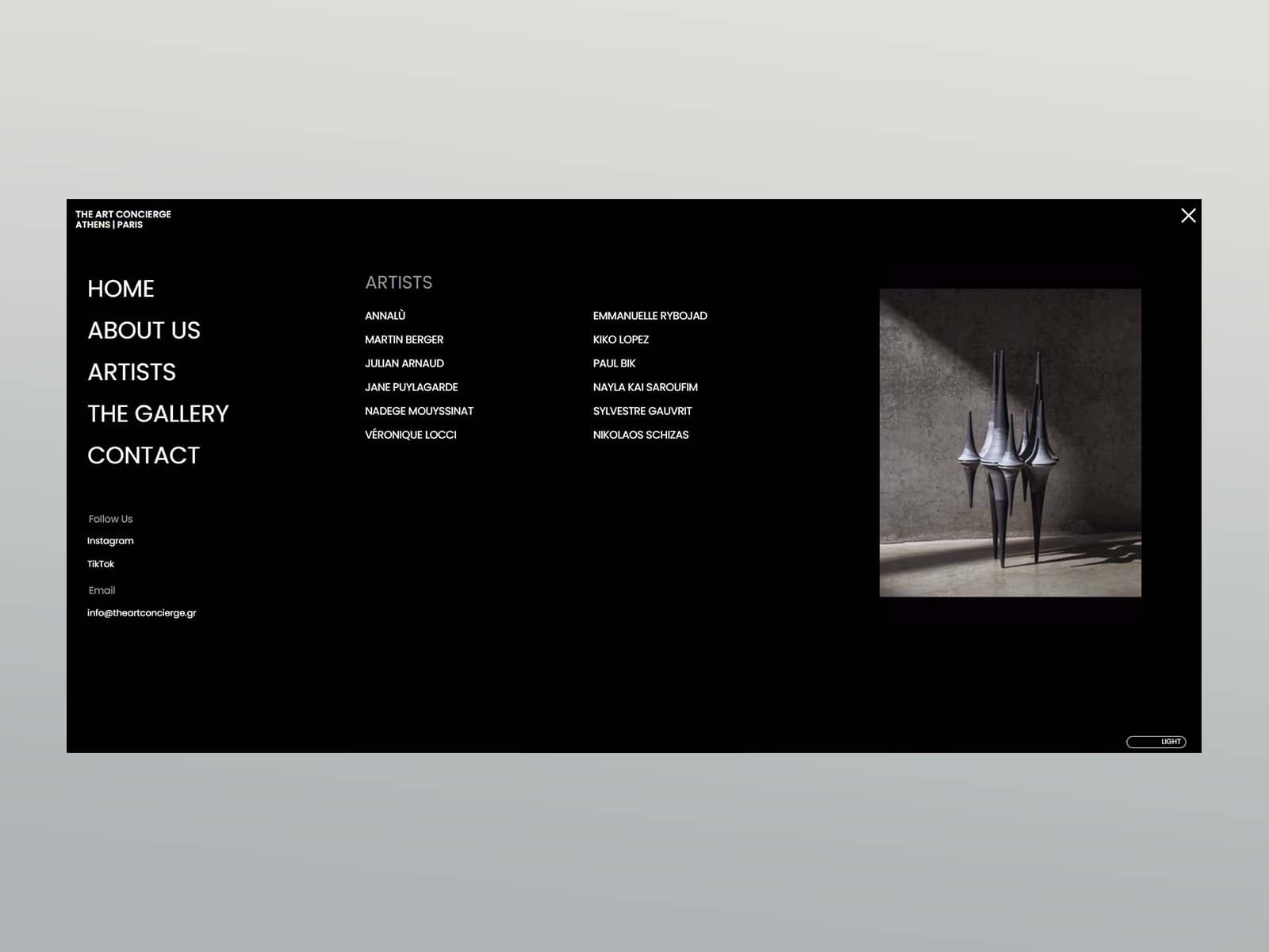 The full-screen menu with the artists list
